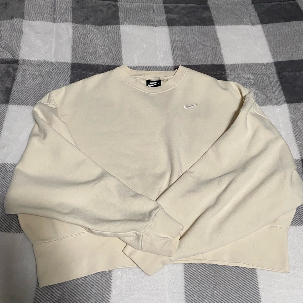 Cream Nike Sweater XS